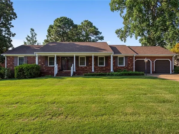 85 Colombia Dr, Newport News, VA 23608