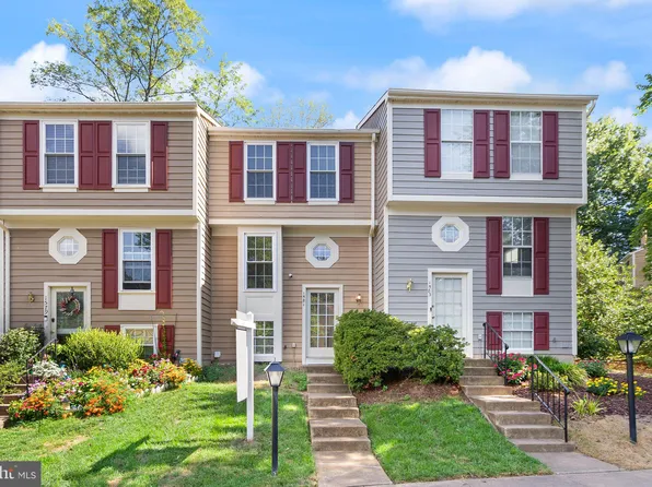 1581 Woodcrest Dr, Reston, VA 20194