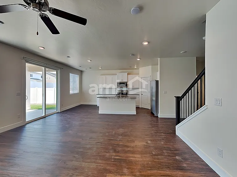715 S Rocker Ave — Photo 5
