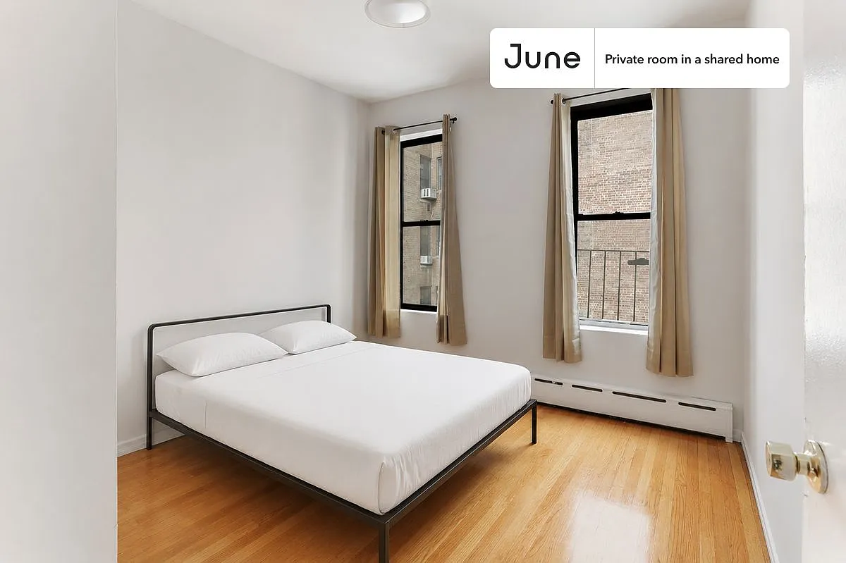 Queen bedroom in 3 bed/1 bath home in Upper West Side #757 C — Photo 1