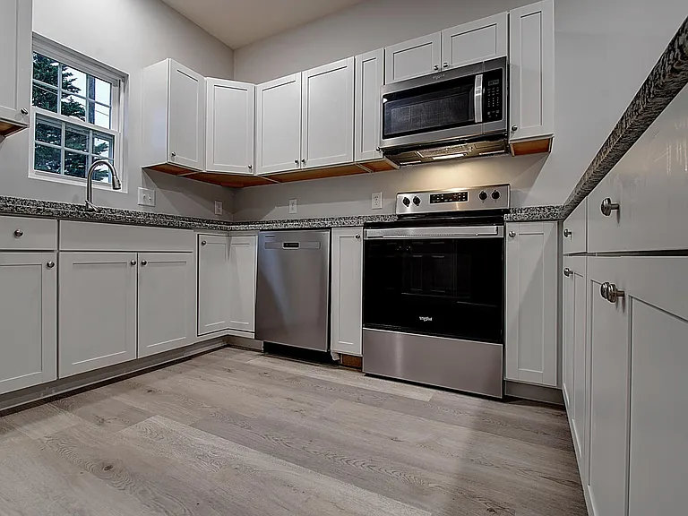 1080 Packing House Rd #12 — Photo 7