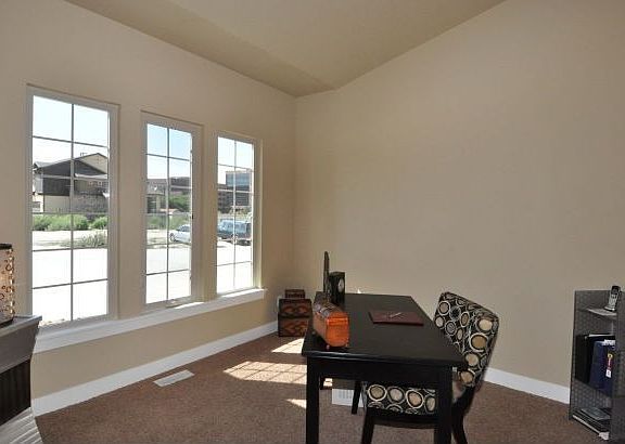 2nd image of 832 Olivia View Ln