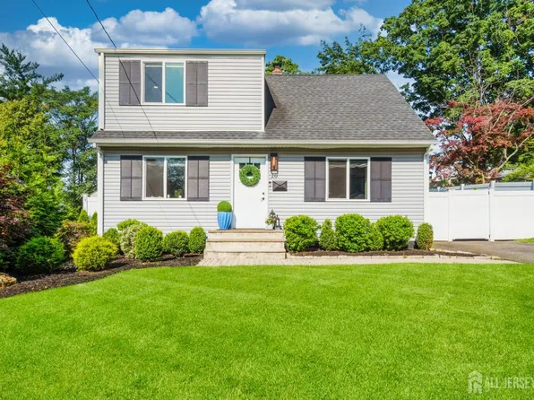 20 Diamond Ct, East Brunswick, NJ 08816