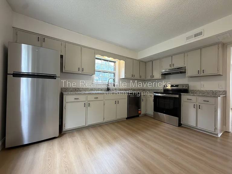 2318 Green Forest Dr #B — Photo 6