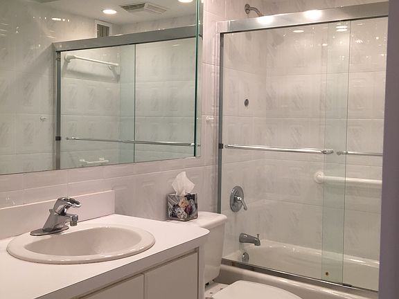 5th image of 5005 Collins Ave APT 404