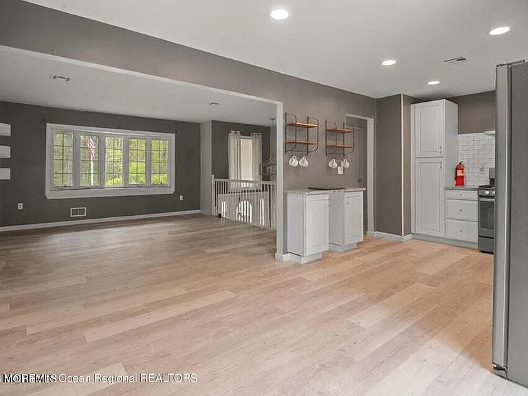 46 Walter Dr — Photo 8