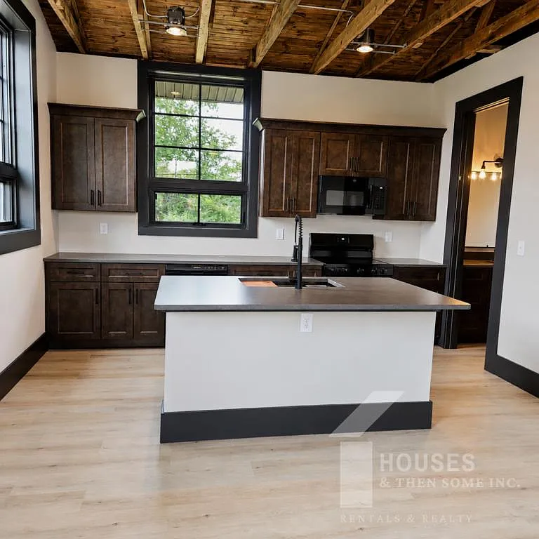 8 B Dargan St — Photo 3