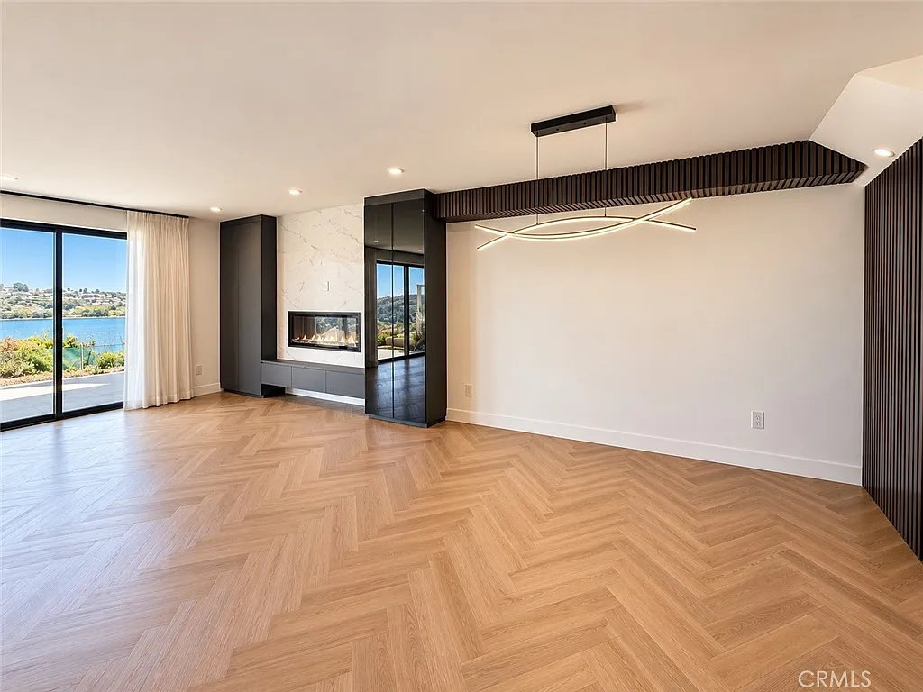 3 bed, 2.5 bath, 1965 sqft, $10,200 — Photo 3