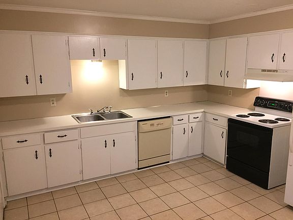 5th image of 4214 N Cypress St