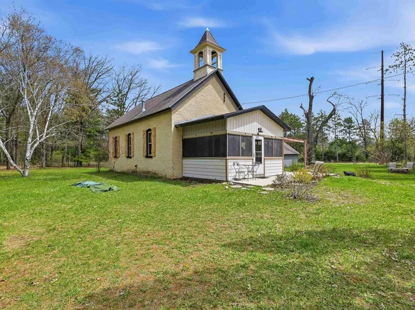 W8224 Cottonville Ave, Wautoma, WI 54982