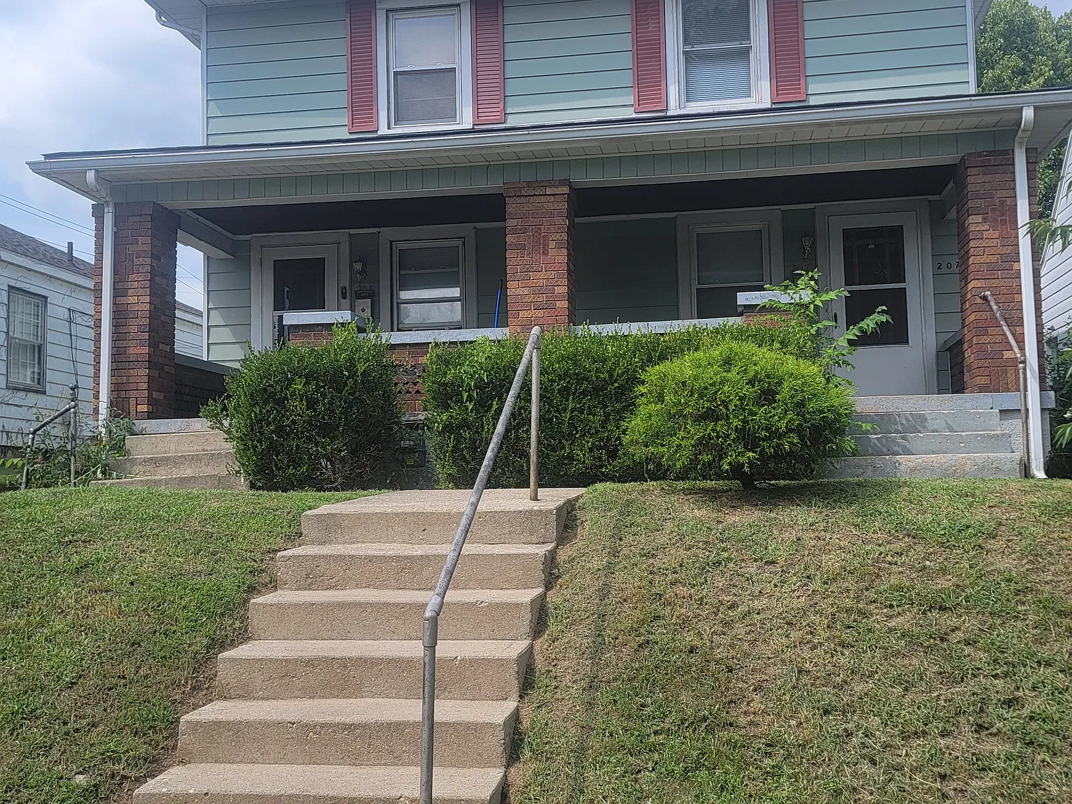205-207 E Maplewood Ave — Photo 1