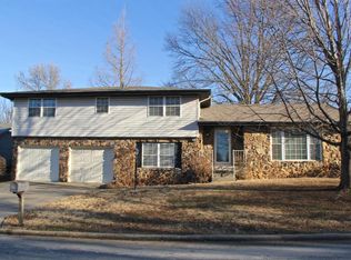 1513 E Hanover St, Springfield, MO 65804