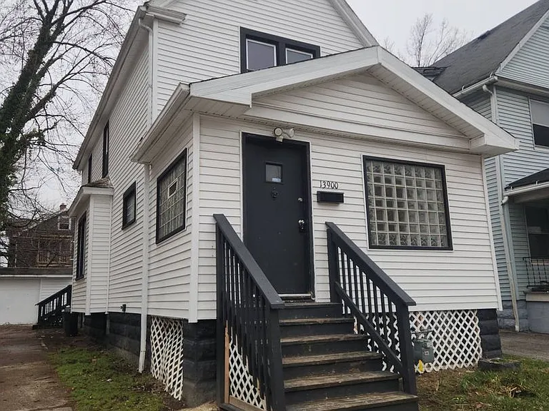 13900 Potomac Ave — Photo 3