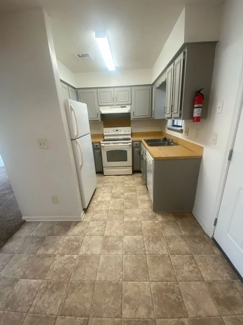 Flat Rock Point Apartments — Photo 3