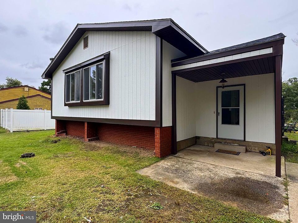1st image of 146 Oak Pines Blvd