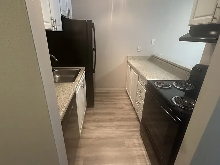 Des Moines Station Apartments — Photo 1