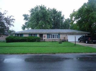 806 Maple Ln, Peotone, IL 60468