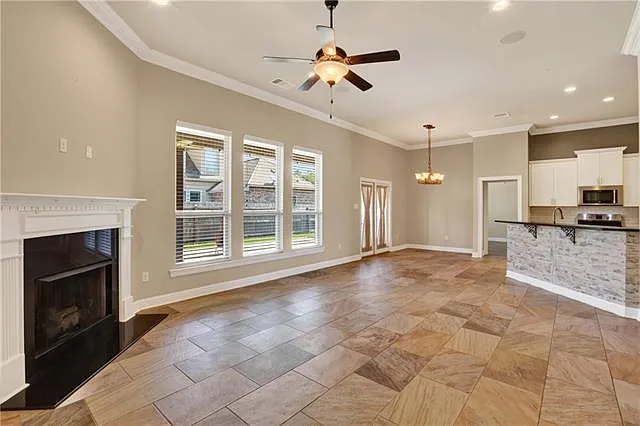 4 bed, 2.0 bath, 1954 sqft, $2,500 — Photo 3