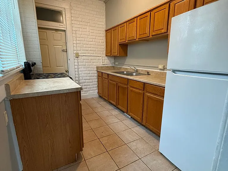 321 W Charles St #1 — Photo 2