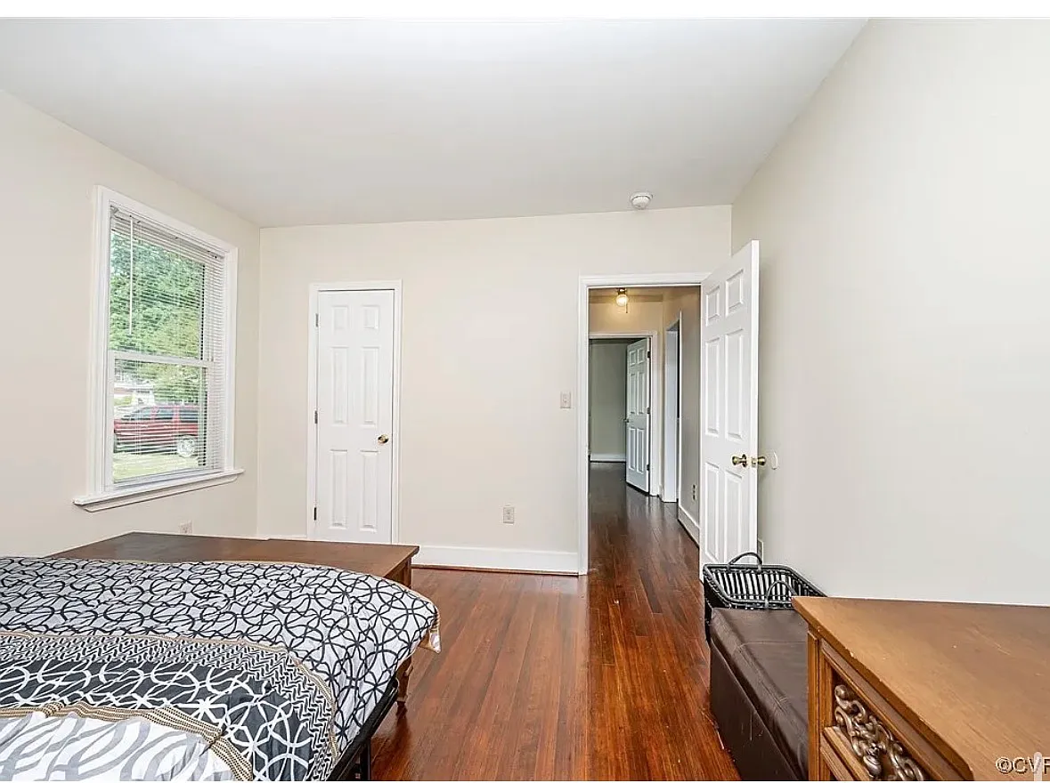 Building Photo - 3400 Logandale Ave