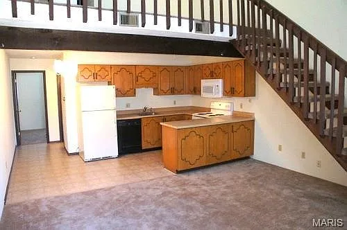 826 White Oak Dr #3 — Photo 3