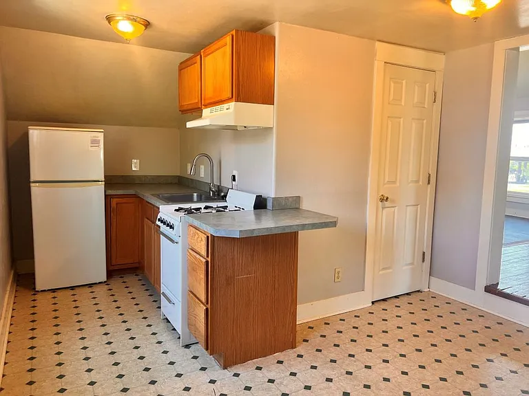 1004 W Pine St — Photo 7