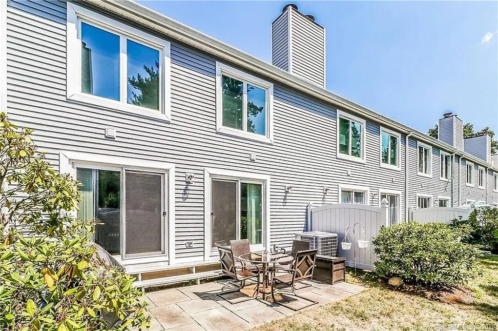 3 bed, 2.5 bath, 2083 sqft, $4,500 — Photo 3