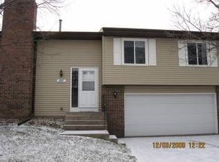 4697 Ridge Cliffe Dr, Eagan, MN 55122