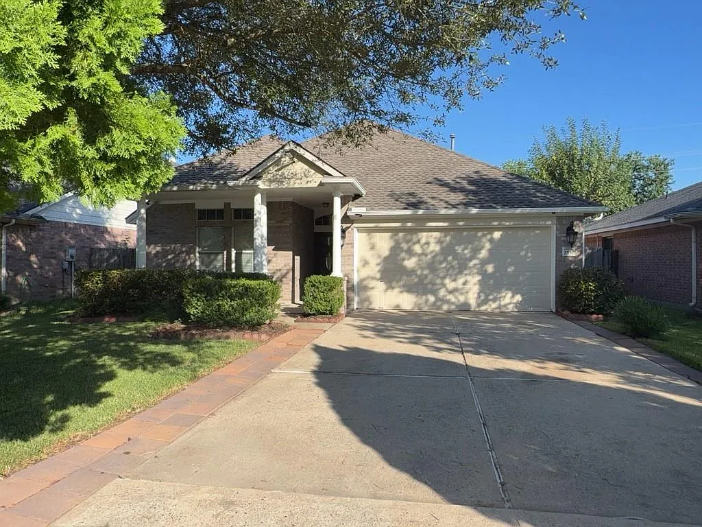 3 bed, 2.0 bath, 1584 sqft, $1,950 — Photo 2