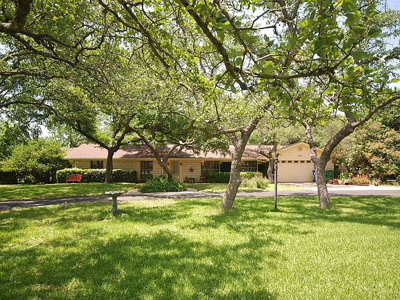 3rd image of 301 Marquis Ln