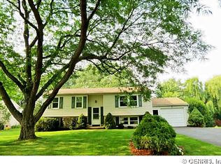 14 Rolling Meadow Dr N, Hilton, NY 14468