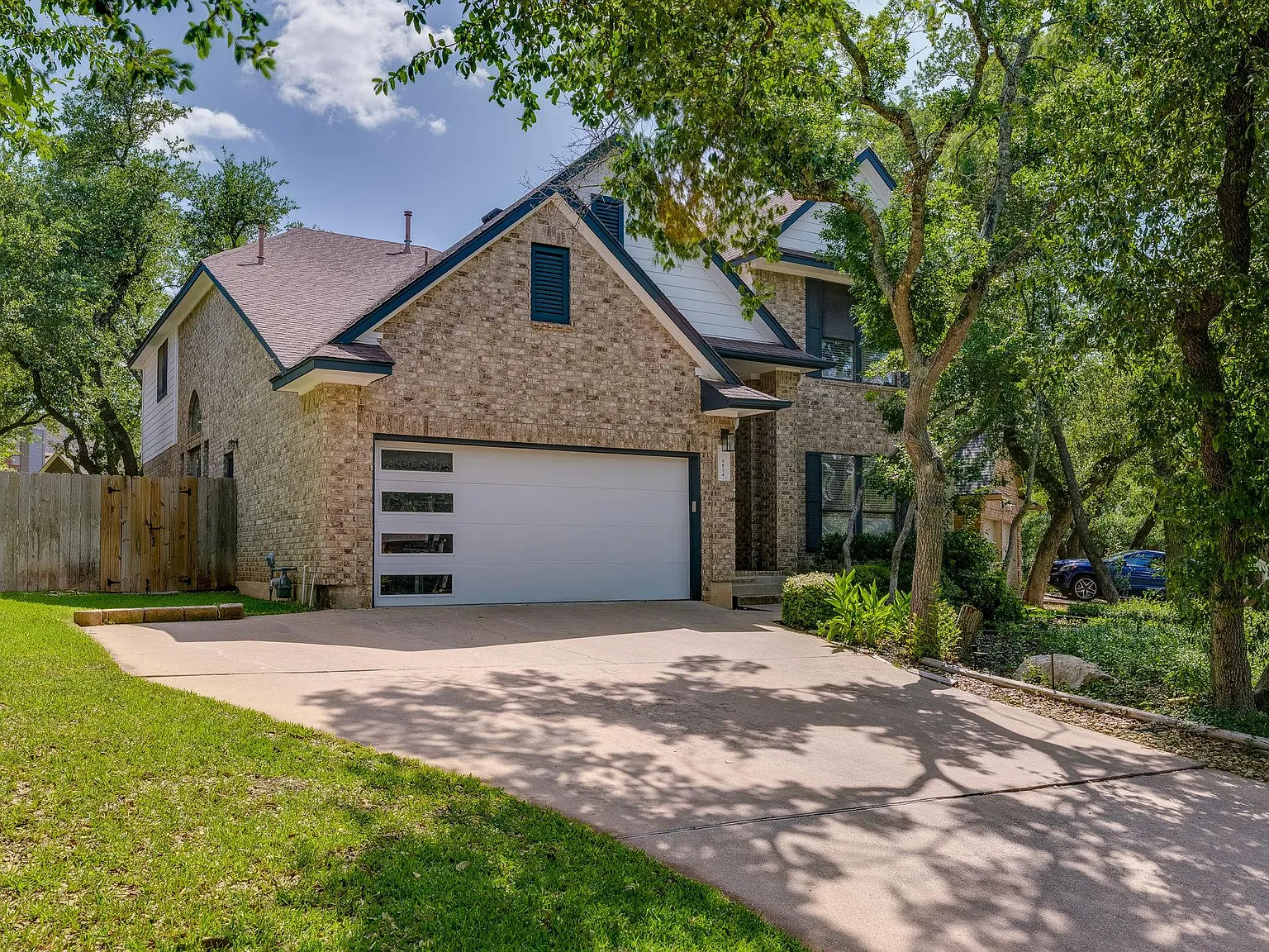 3 bed, 3.0 bath, 2817 sqft, $4,800 — Photo 2