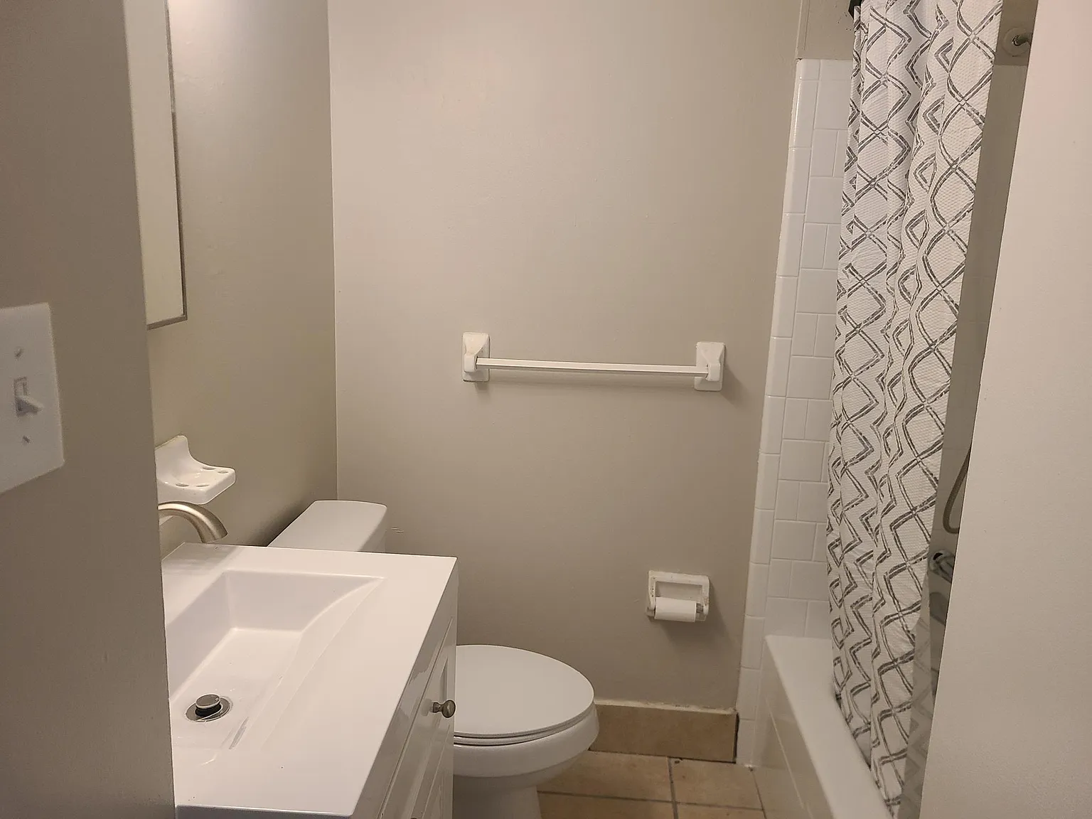 3 bed, 1.5 bath, 988 sqft, $1,485 — Photo 3