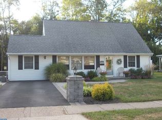 145 Juniper Dr, Levittown, PA 19056