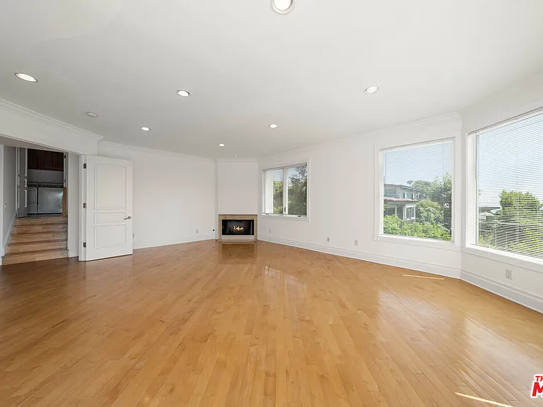 1425 N Tigertail Rd — Photo 18