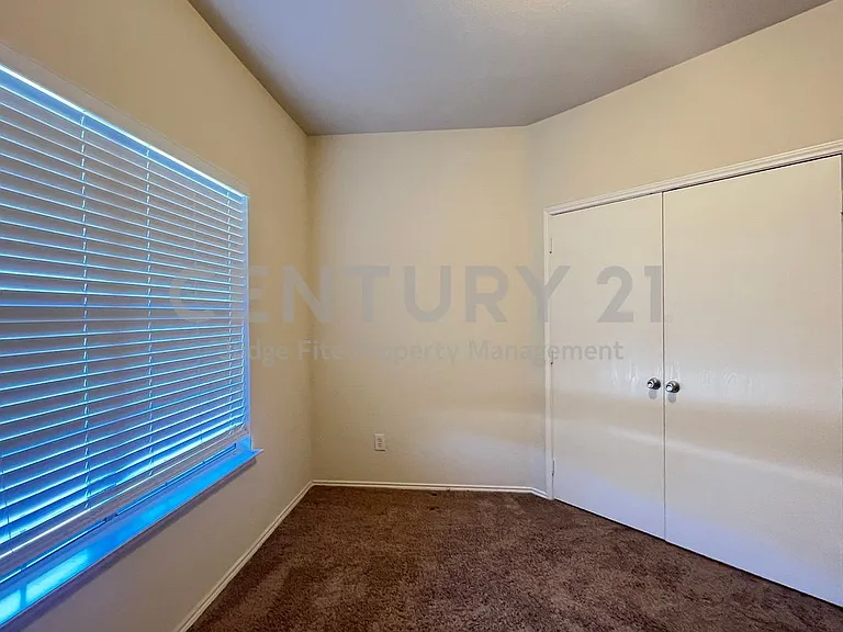 2049 Helmoken Falls Dr — Photo 2