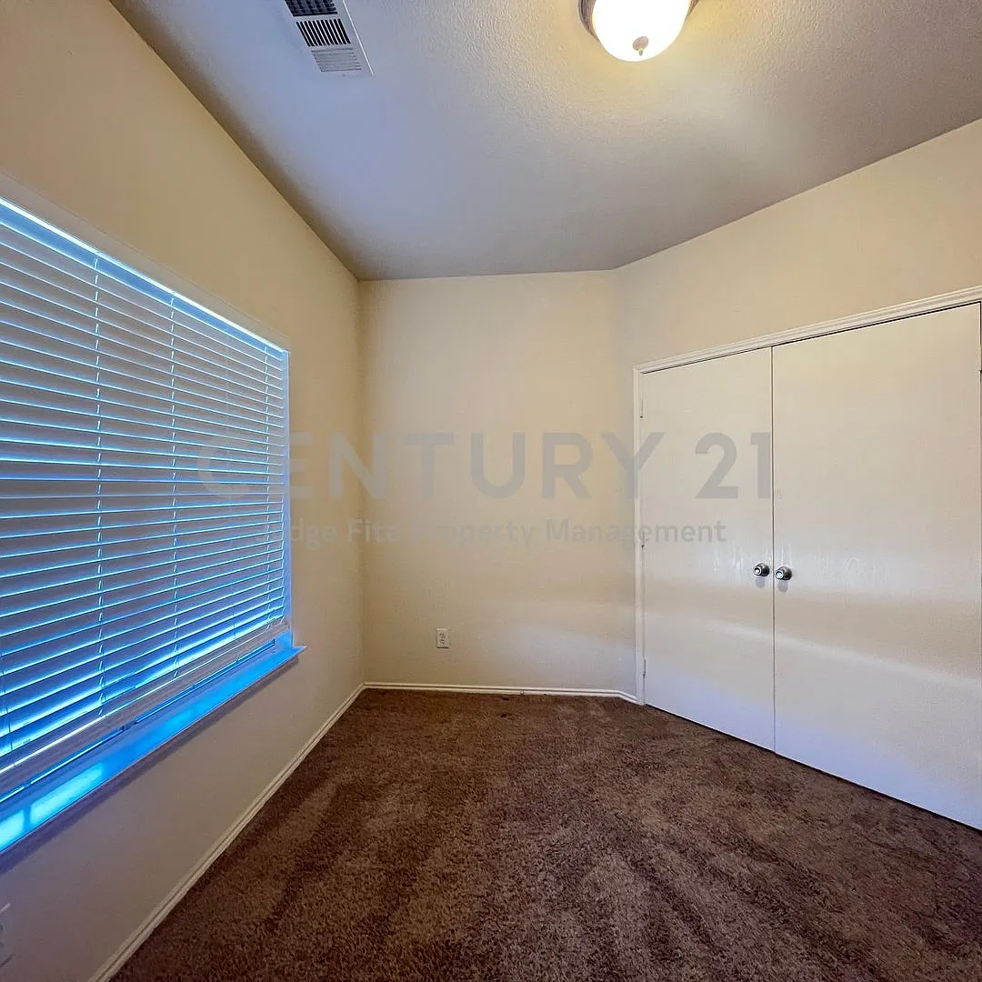 Building Photo - 2049 Helmoken Falls Dr