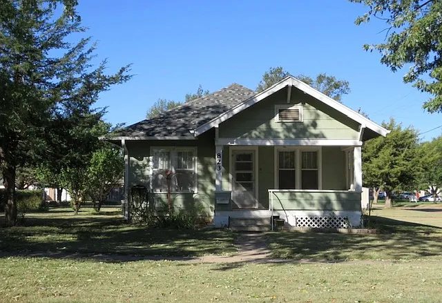 823 College Ave — Photo 18