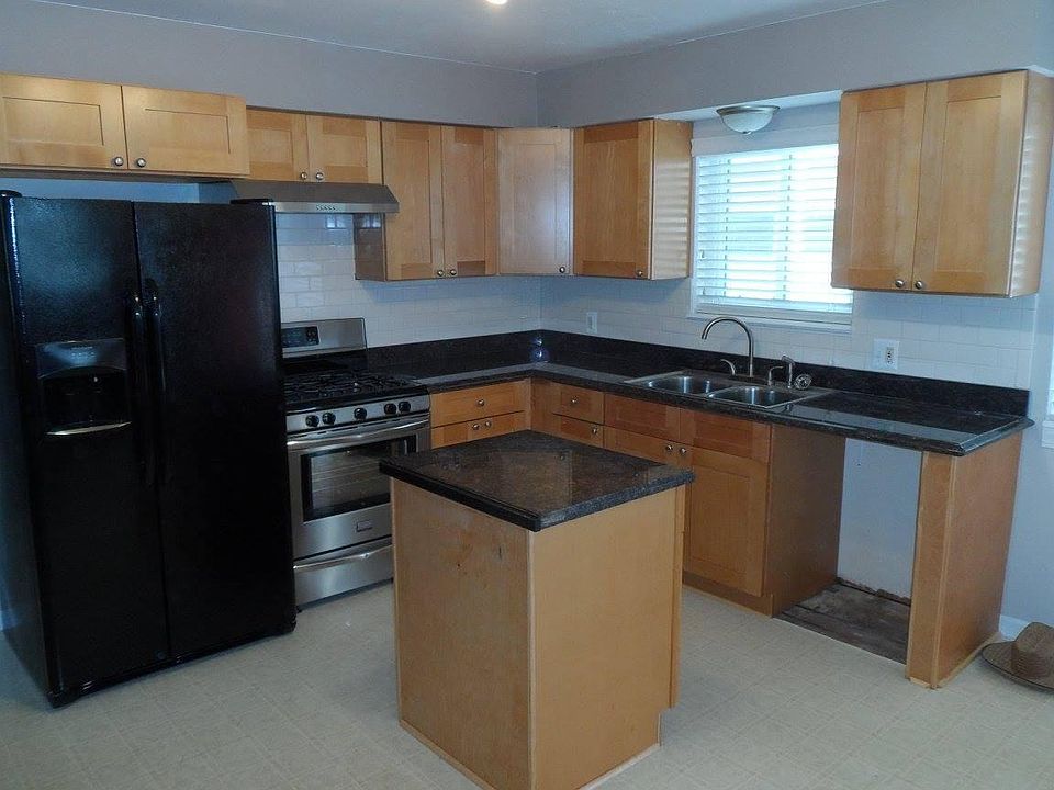 2nd image of 1215 Michigan Ave