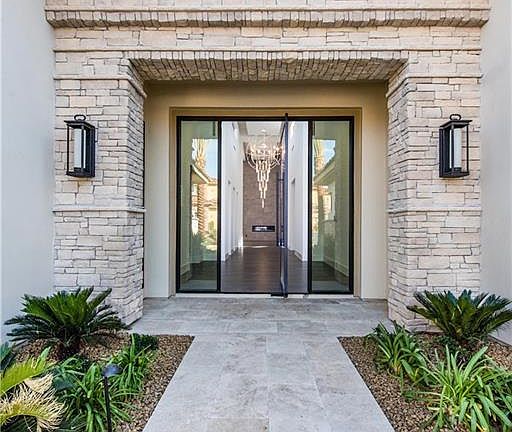 3rd image of 33 Pebble Dunes Ct