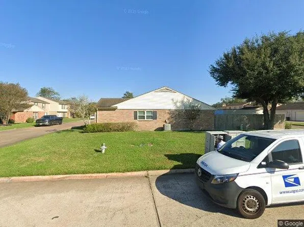 410 Yorktown Ln, Beaumont, TX 77707