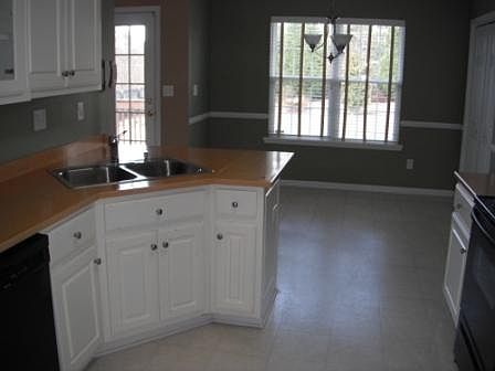 3rd image of 2520 Beaver Creek Ln