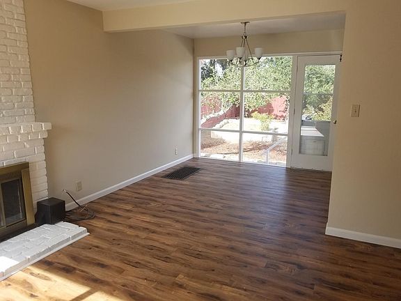 5th image of 2460 Rosewood Dr