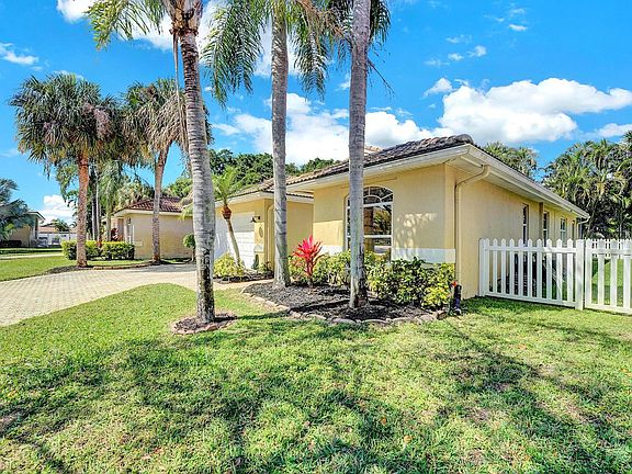 2nd image of 5445 Grande Palm Circle