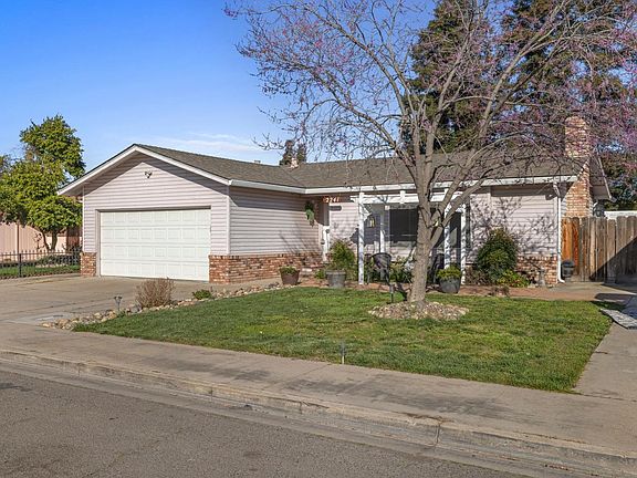 3rd image of 2241 Rochelle Ave