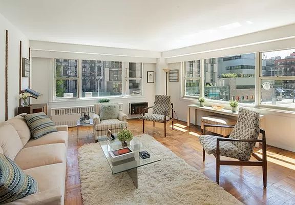 2nd image of 2 Charlton St APT 4L