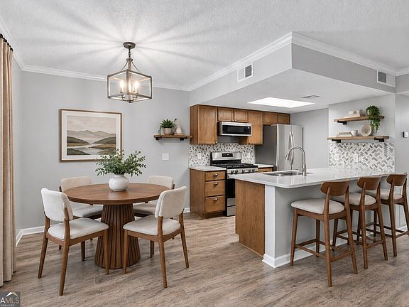 5th image of 3073 Westwood Way