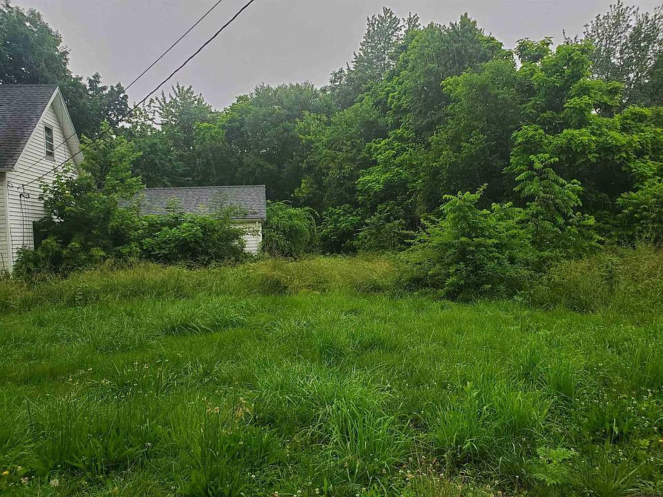 2nd image of 301 E Henry St