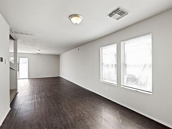 4th image of 807 Darbydale Crossing Ln