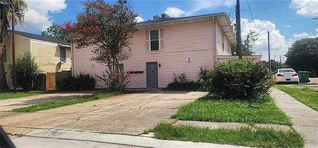2 bed, 1.5 bath, 961 sqft, $1,300 — Photo 2